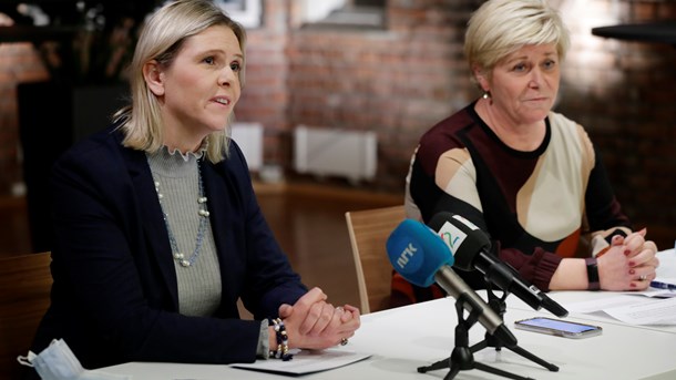 Daværende Frp-leder Siv Jensen (t.h.) ga inntrykk av at Frp hadde fått gjennomslag for lovfestet rett til sykehjemsplass i tråd med det Frp ønsket. Nåværende Frp-leder Sylvi Listhaug innrømmer at det fortsatt er skjønn som avgjør om man får sykehjemsplass, og at problemet ikke er løst.