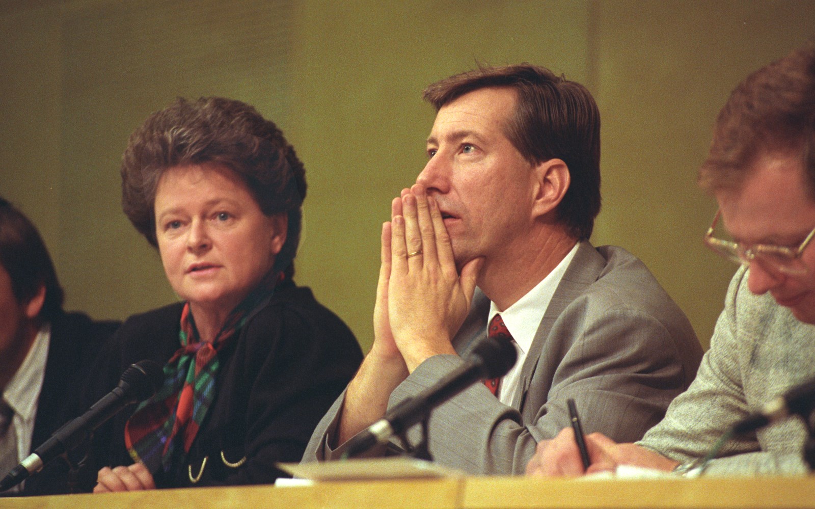 Statsminister Gro Harlem Brundtland og hennes finansminister Sigbjørn Johnsen foreslo i 1992 å fjerne Kristi himmelfartsdag som del av en krisepakke.