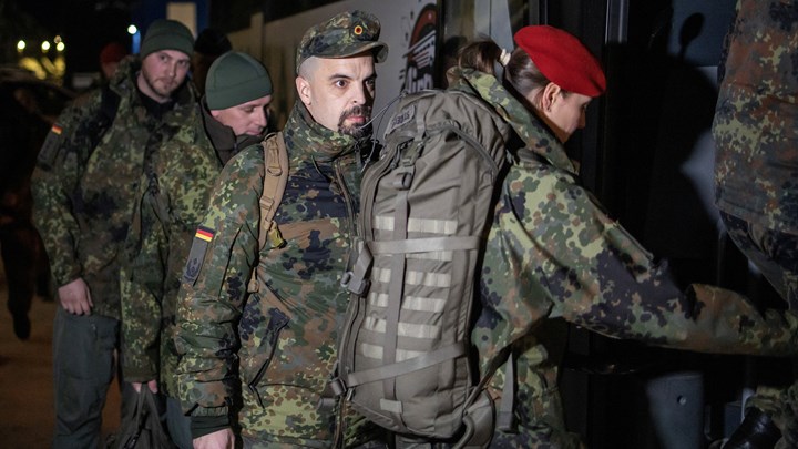 Tyske soldater, og soldater fra seks andre land, har ankommet Nuuk de siste dagene. Dette har fått Donald Trump til å utstede direkte tolltrusler mot disse landene. De tyske soldatene skal være på vei hjem igjen søndag.&nbsp;