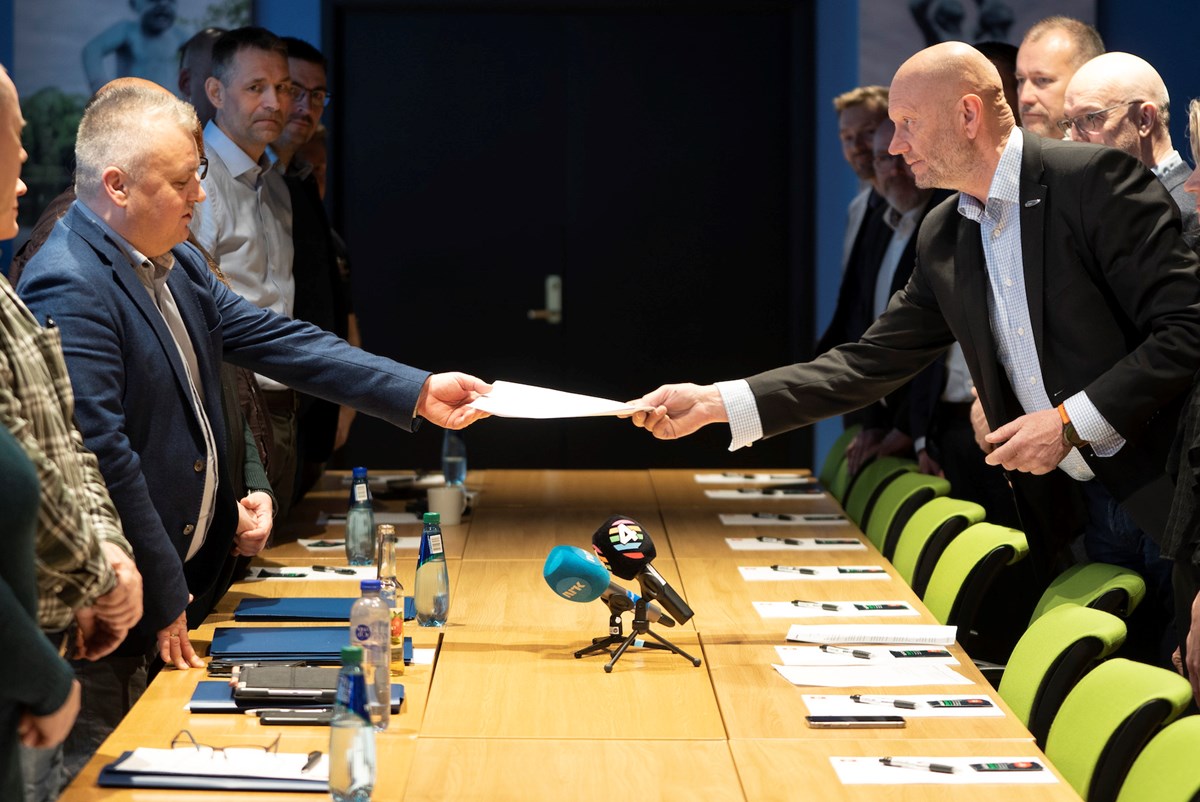 Kravutveksling&nbsp;mellom Fellesforbundet og Norsk Industri i 2022. Jørn Eggum og Stein Lier-Hansen hadde en god relasjon både i forhandlingsrommet og privat.