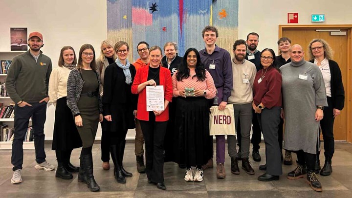 13 organisasjoner sto bak et opprop om lootboks-forbud som ble overlevert til barne- og familieminister Lene Vågslid og kultur- og likestillingsminister Lubna Jaffrey.&nbsp;