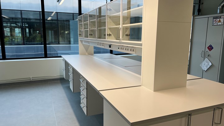 70 prosent av av utstyret som etter hvert skal fylle laboratoriene i Livsvitenskapsbygget er helt nytt.