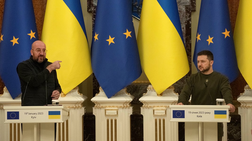 Presidenten for Det europeiske råd, Charles Michel, besøkte Ukraina og president Volodymyr Zelenskyj forrige uke. Denne uken reiser han tilbake, sammen med EU-kommisjonens president Ursula von der Leyen. Dette blir det første offisielle toppmøtet mellom EU og Ukraina siden Russlands invasjon.