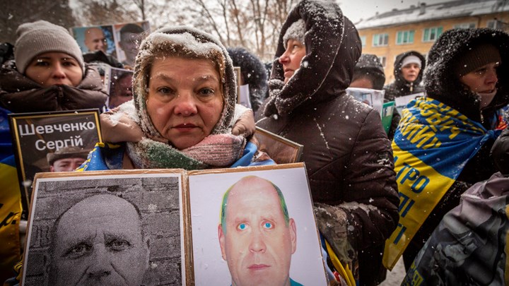 Svitlana er en av de kvinnene som&nbsp;er kommet i håp om å få nyheter om en savnet soldat. De fleste går skuffede hjem.