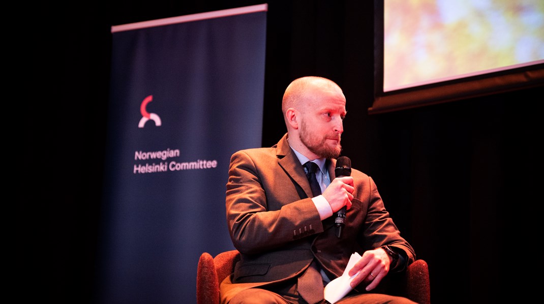 Det var Helsingforskomiteens seniorrådgiver, Arve Hansen, som ledet panelsamtalen.