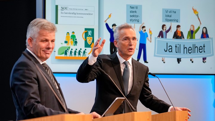 F.v:&nbsp;Kommunal- og distriktsminister&nbsp;Bjørnar Skjæran og Finansminister Jens Stoltenberg under fremleggelsen av Kommunekommisjonens første delrapport i januar.