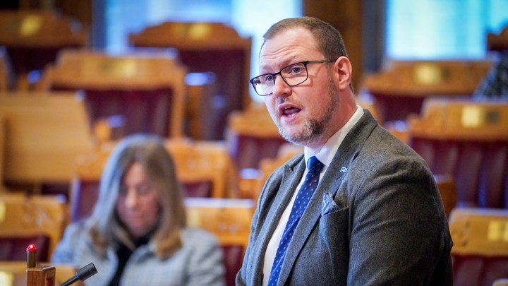 Erlend Svardal Bøe (H) har bedt helseministeren svare på hva regjeringen vil gjøre med atomavfallet på Kjeller.