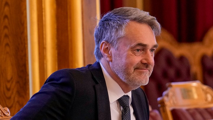 Marius Dalin (MDG) mener det kan være behov for å kalle inn hjelp til å få ryddet opp i den fastlåste situasjonen rundt atomavfallet i Norge.