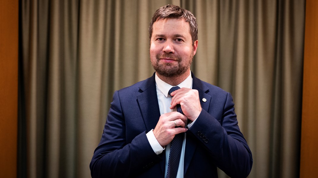 Stortingsrepresentant Geir Pollestad mener at det er relevant å granske Solberg-regjeringens relasjon til det iranske regimet.