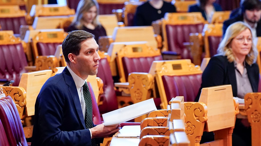 Klima- og miljøminister Andreas Bjelland Eriksen måtte bruke mye tid i onsdagens spørretime til å svare på spørsmål som ikke helt er innenfor hans portefølje&nbsp;– drivstoffpriser.