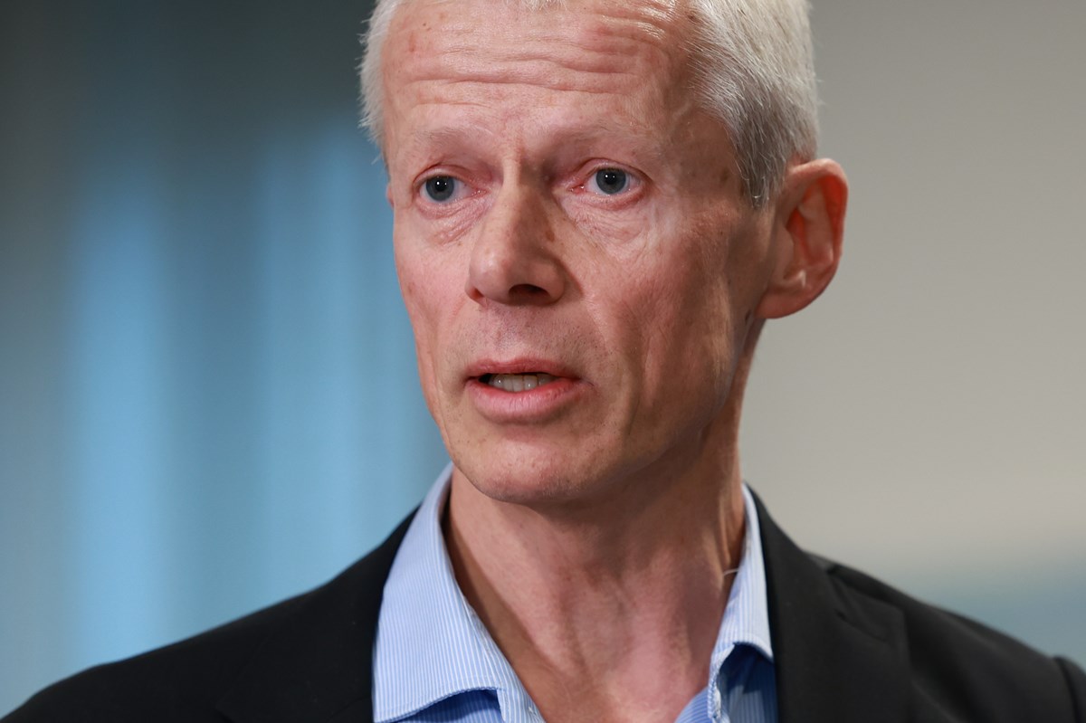 Det er oppsiktsvekkende problematisk at Hans Christian Holte ble sparket som direktør mens han var midt i en omstillingsprosess, mener André Mundal.