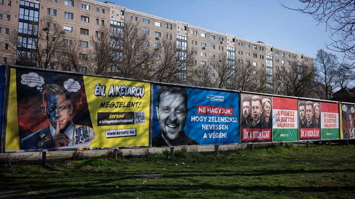 Viktor Orbáns parti har knapt snakket om innenrikspolitiske forhold, men har brukt sin valgkamp til å advare – skremmebilder av Zelenskyj og EU-ledere «pryder» by og land.&nbsp;