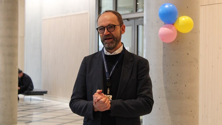 Torgeir Larsen, utenriksråd i Utenriksdepartementet, her ved innflyttningen i nytt regjeringskvartal.