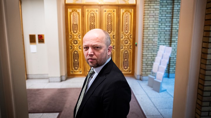 Trygve Slagsvold Vedum er sint og skuffet over Høyres snuoperasjon.