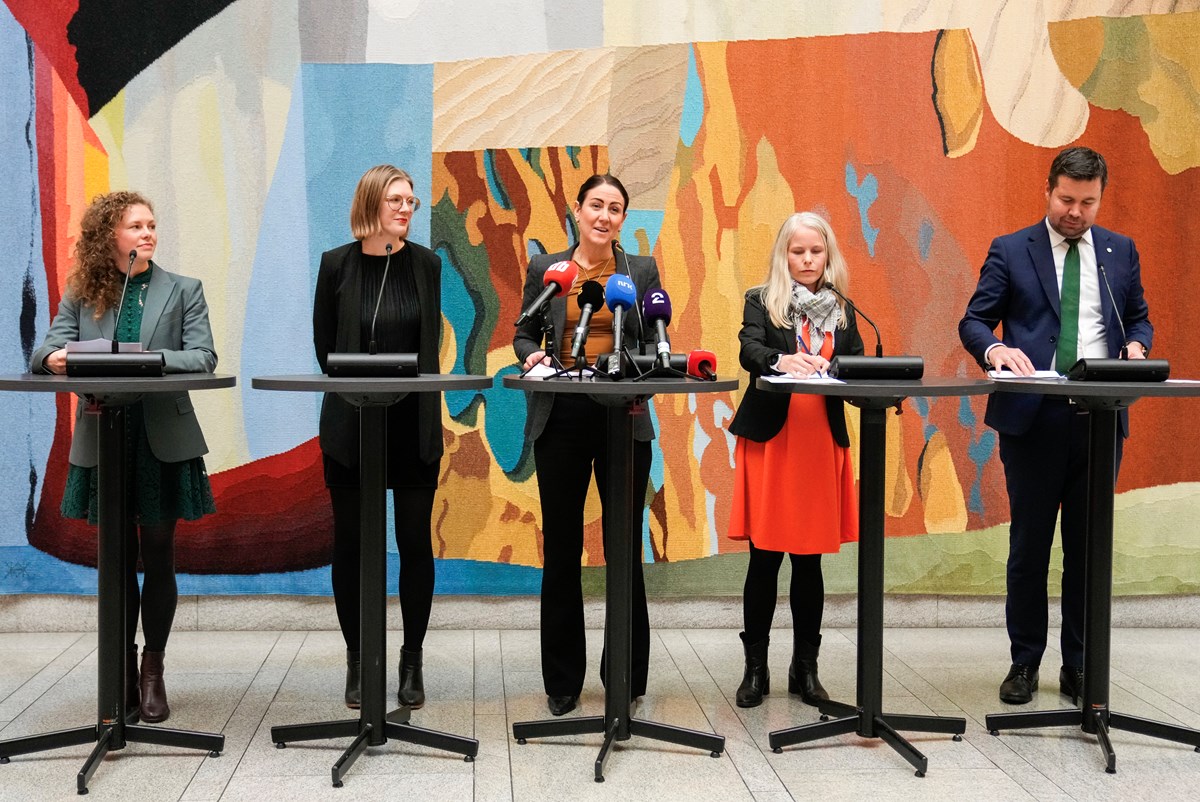 Denne gjengen på fem kom til slutt til enighet om statsbudsjettet i høst. Nå skal de på'an igjen med revidert budsjett.