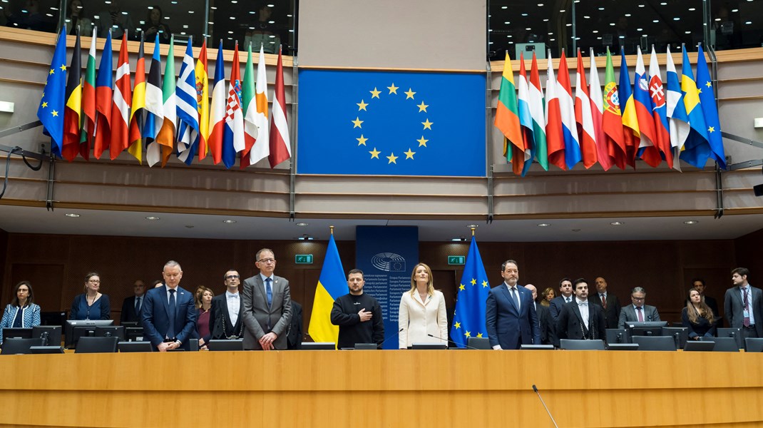 Ukrainas president Volodymyr Zelenskyj støttes av et samlet og standhaftig Europa. Her på besøk i Europaparlamentet 9. februar i år.
