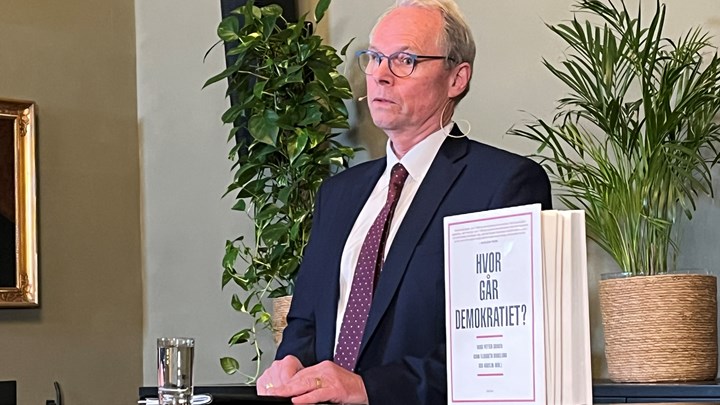 Hans Petter Graver deltok onsdag på en samtale om demokratiets fremtid, og karakteriserte da Fosen-saken som et case-studie i forholdet mellom den utøvende og den dømmende makt. 