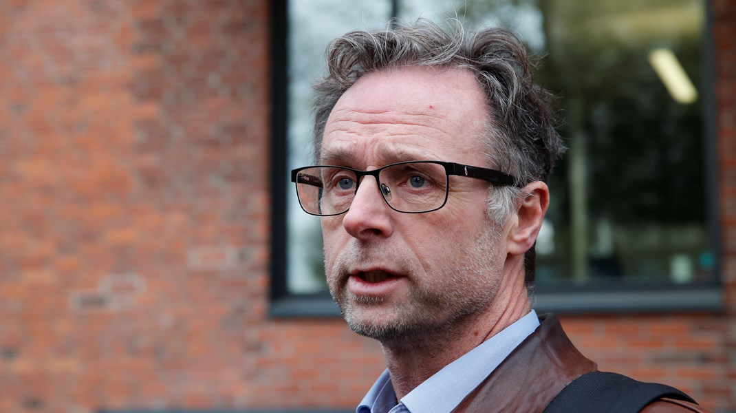 SSB-forsker Erling Holmøy har ingen tro på at det er mulig å begrense veksten i helsepersonell, slik Helsepersonellkommisjonen legger opp til. Han ser for seg at andelen sysselsatte i helse og omsorg kan komme til å dobles frem til 2060, og mener det vil være fullt mulig å få til. 