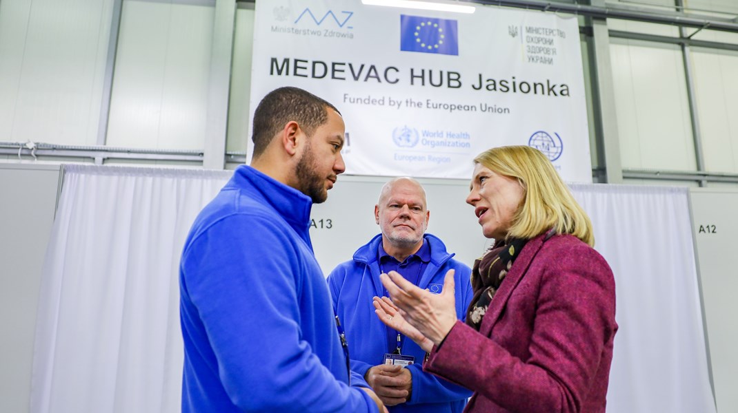 Utenriksminister Anniken Huitfeldt besøkte Medevac mottakssenter i Rzeszow i Polen i november. De fleste skadde ukrainere som fraktes til Norge kommer herfra.&nbsp;