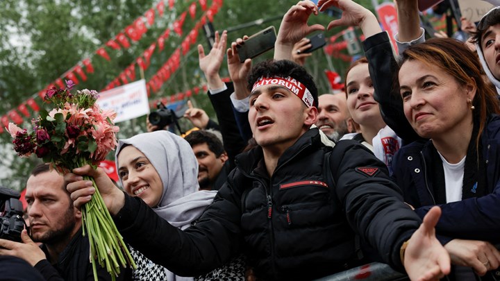 Mange ungdommer vil ha forandring. De kan avgjøre valget i Tyrkia. 
