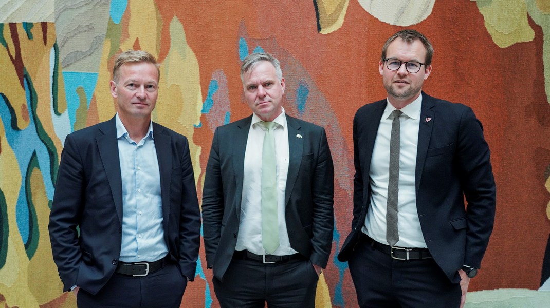 Høyres Helge Orten, Venstres Alfred Bjørlo og KrFs Kjell Ingolf Ropstad møtte pressen etter at nyheten om forhandlingsbrudd ble kjent. – Konsekvensen er nå stor usikkerhet i næringen, med redusert vekst og investeringer som resultat, sa Helge Orten.