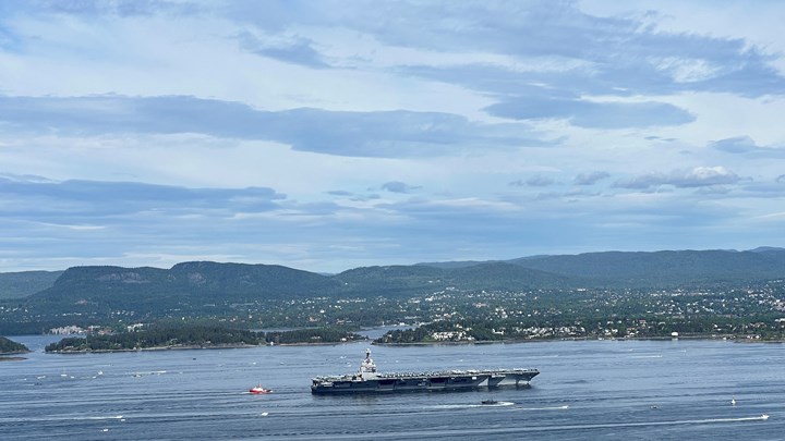 Verdens største militære skip, USS Gerald R. Ford, seilte inn Oslofjorden 24. mai. 