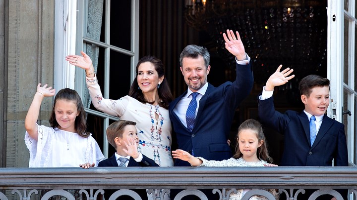 Dette blir Danmarks nye kongefamilie. Bildet er fra kronprins Frederiks 50-årsdag for fem år siden. Han og Mary har fire barn, prins Christian Valdemar Henri John, som nå blir kronprins, prinsesse Isabella Henrietta Ingrid Margrethe og tvillingene Vincent Frederik Minik Alexander og prinsesse Josephine Sophie Ivalo Mathilda.