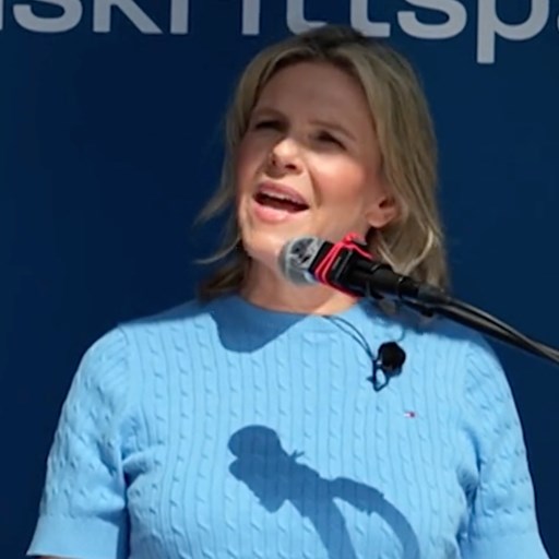 Sylvi Listhaug holder 1. mai-tradisjonen ved like. 