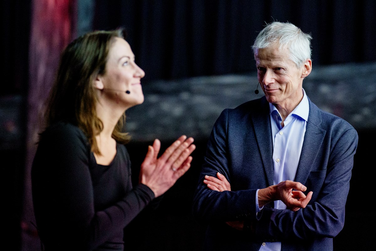 NAV-direktør Hans Christian Holte, her sammen med arbeids- og inkluderingsminister Tonje Brenna under fjorårets NAV-konferanse.