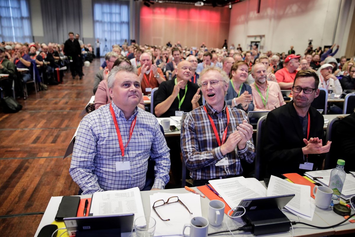 Krogstad kom til LO-ledelsen fra rollen som nestleder i Fellesforbundet. Her sammen med forbundsleder Jørn Eggum og forbundssekretær Clas Haarek Delp på Fellesforbundets landsmøte i 2019.