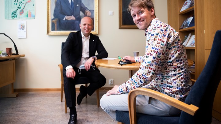 Lars Vangen (t.h) er statssekretær i Finansdepartementet og finansminister Trygve Slagsvold Vedums høyre hånd.