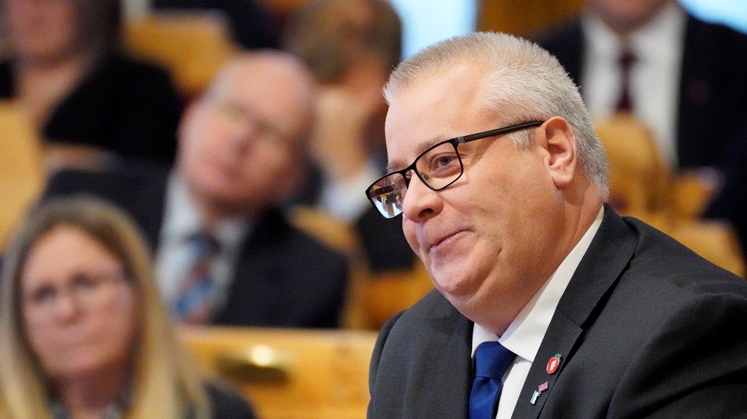 Helsepolitisk talsperson i Frp, Bård Hoksrud, trekker frem ekstra penger til sykehusene og eldreomsorg som hovedsatsinger i partiets alternative statsbudsjett.