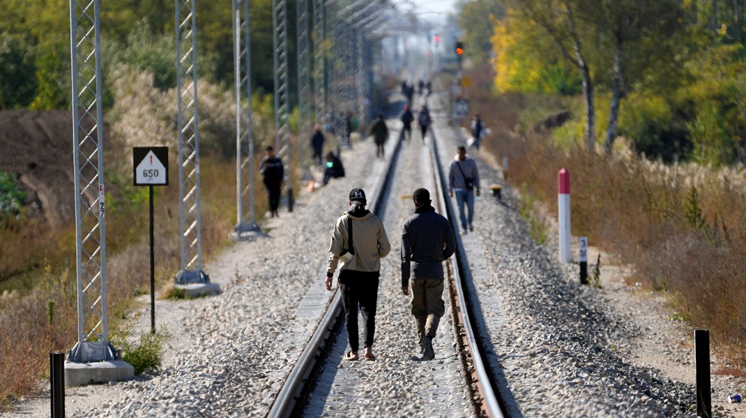 Det økende antallet flyktninger og migranter i EU har skapt bekymring blant medlemslandene og er en av grunnene til at det fredag ble innkalt til et hastemøte mellom EUs asylministre. Bildet er fra grensen mellom Ungarn og Serbia fra oktober 2022.