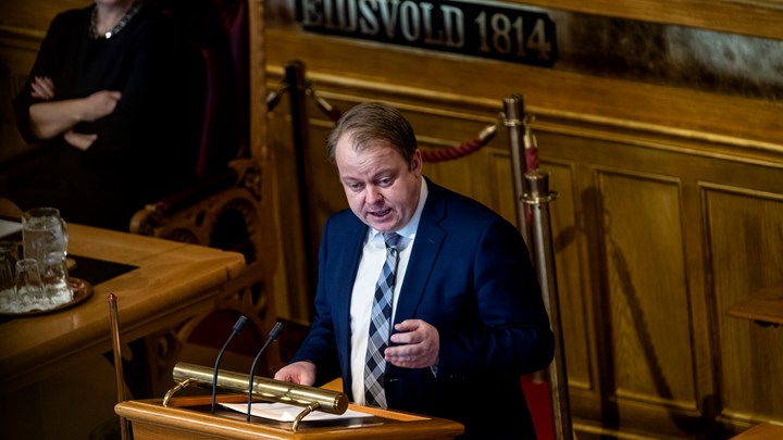 Frps Erlend Wiborg foreslo i 2023 å innføre asylbehandlinger i tredjeland, men fikk ikke med seg Stortinget på dette.