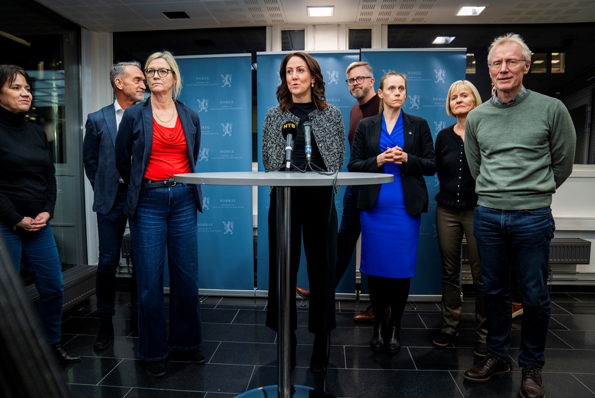 Arbeidsminister Tonje Brenna kastet inn håndkleet da partene ikke kom noe videre i forhandlingene i fjor høst. Nå gleder hun seg over at de kanskje kan komme videre igjen.