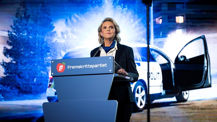 Norge er blitt et «gangsters paradise», sa Sylvi Listhaug, med en politibil på skjermen bak seg.