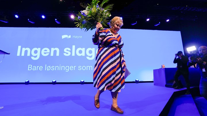 Høyre har overtatt noe av Arbeiderpartiets styringsslitasje fra opposisjon. Her er Erna Solberg fra Høyres landsmøte der de lanserte et ikke-slagord. 