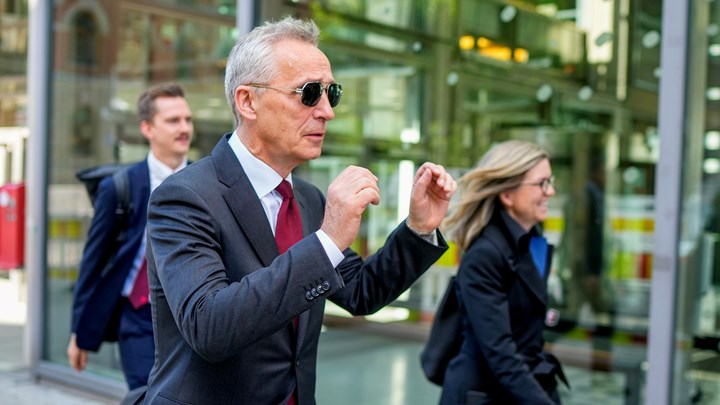 Jens Stoltenberg har møtt kritikk etter at flere oppfattet det som at han sådde tvil om regjeringens havvindssatsing i et intervju. Her fra da han la frem revidert nasjonalbudsjett.