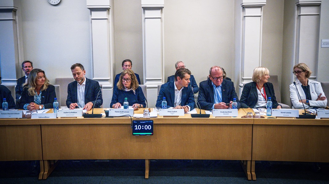 Kontroll- og konstitusjonskomiteen vil forsøke å finne ut av hvorfor Stortinget ikke ble holdt bedre informert om Ramsund-prosjektet.