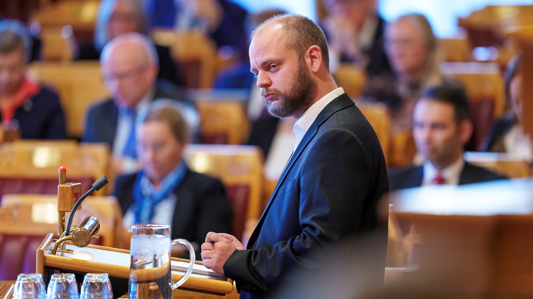 Mímir Kristjánsson fikk applaus fra galleriet etter innlegget han holdt om Alexander Kielland-ulykken.