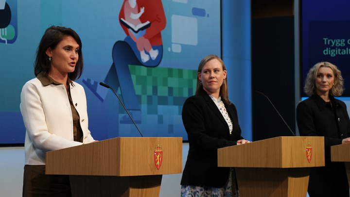 Kunnskapsminister Kari Nessa Nordtun sammen med barne- og familieminster Lene Vågslid og digitaliseringsminister Karianne Tung. 