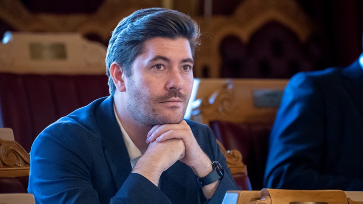 Grunde Almeland (V) leder familie- og kulturkomiteen på Stortinget. 