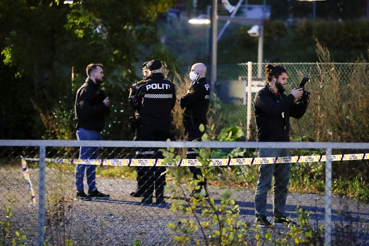 Høyre vil ha nulltoleranse mot ungdomskriminalitet. Bildet er fra etterforskning av et knivangrep mot en ung gutt på Bogerud i fjor.