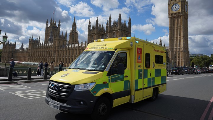 National Health Service (NHS) i Storbritannia har kollapset som følge av mangel på helsepersonell. Sykepleierforbundet advarer mot at det samme kan skje i Norge.