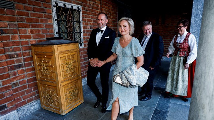 Fremover skal Kjerkol bruke mer tid sammen med ektemannen Rune Øyan, som var med da det var avslutningsmiddag for Stortinget og regjeringen i juni.