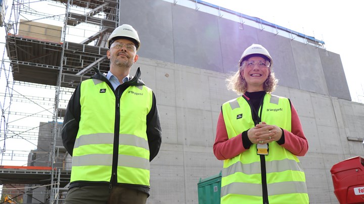 Digitaliseringsminister Karianne TUng gir Nkom og direktør John-Eivind Velure ansvar for å føre tilsyn med KI-loven.