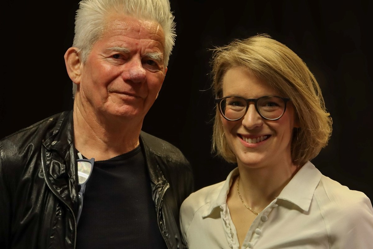 Professor i samfunnsøkonomi, Kalle Moene, og nesten fullført bachelor i samfunnsøkonomi, Kari Elisabeth Kaski, liker å bryne seg på hverandre i sin egen podkast på Manifest Media.