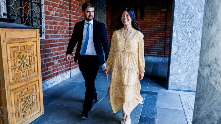 Berg, sammen med ektemann Eivind Trædal, på vei til Stortingets avslutningsmiddag.