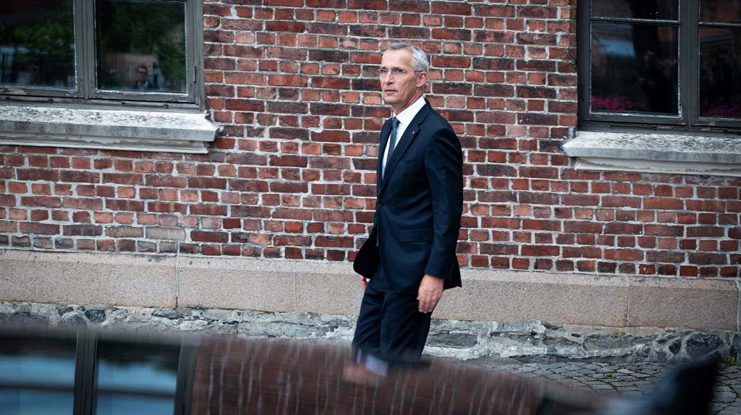 Finansminister Stoltenberg deltok på et pressemøte onsdag.