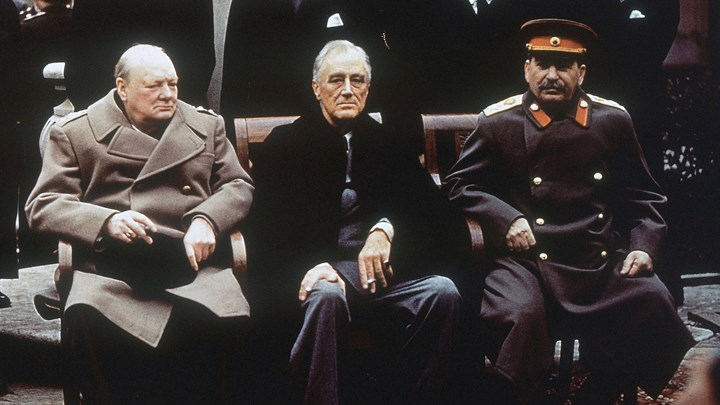 Alaska-toppmøtet vil bli stående som et symbol på oligark-veldets styring og oppdeling av verden, som et gjenskinn av Jalta 1945 i deres egen fantasi, sier en anonym diplomat til Rachlin.